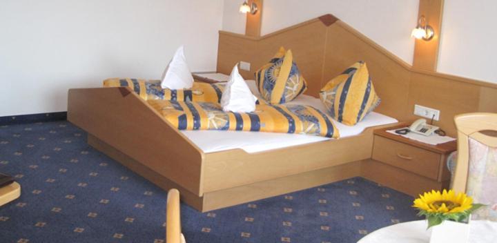Small Hotel Sonne Tirolo Zewnętrze zdjęcie