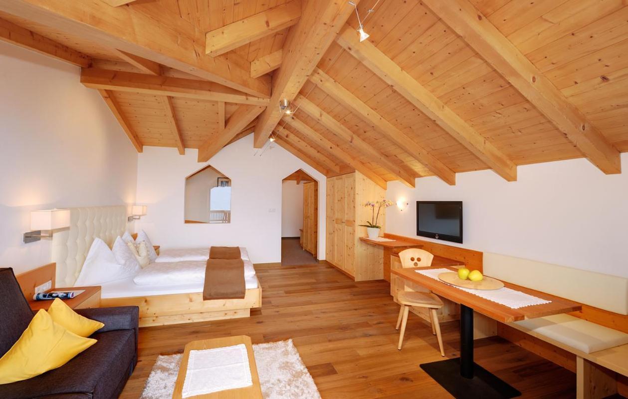 Small Hotel Sonne Tirolo Zewnętrze zdjęcie
