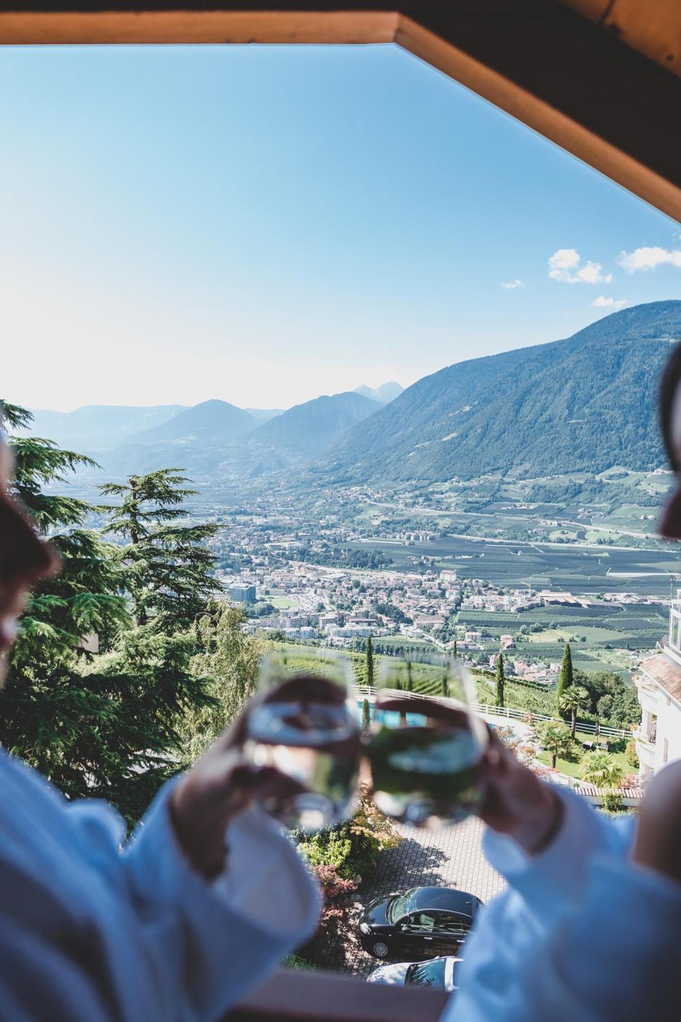 Small Hotel Sonne Tirolo Zewnętrze zdjęcie