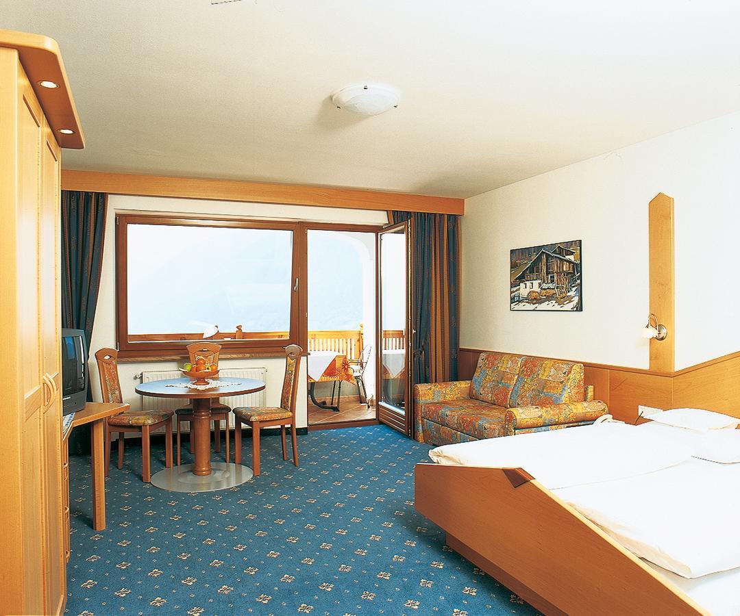 Small Hotel Sonne Tirolo Zewnętrze zdjęcie